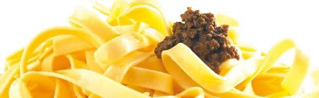 Frische Tagliatelle mit Tapenade und Zitronen