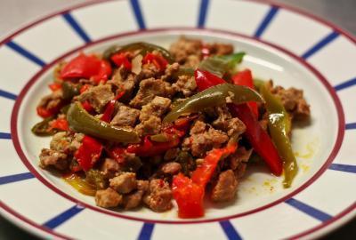 Kalbsgeschnetzeltes in Paprika Sauce - Axos de veau