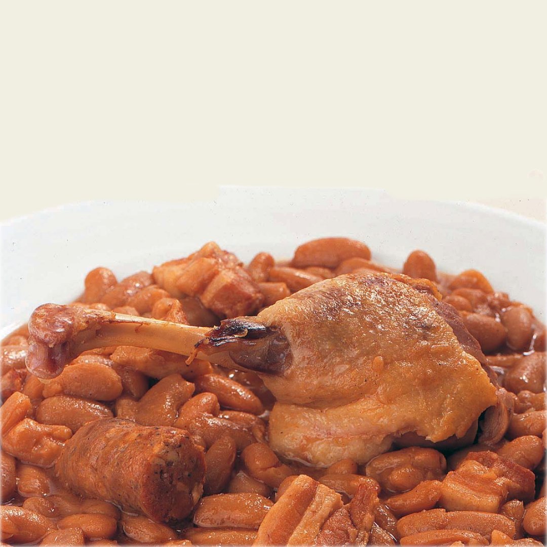 Cassoulet mit Entenconfit, flambiert mit Armagnac